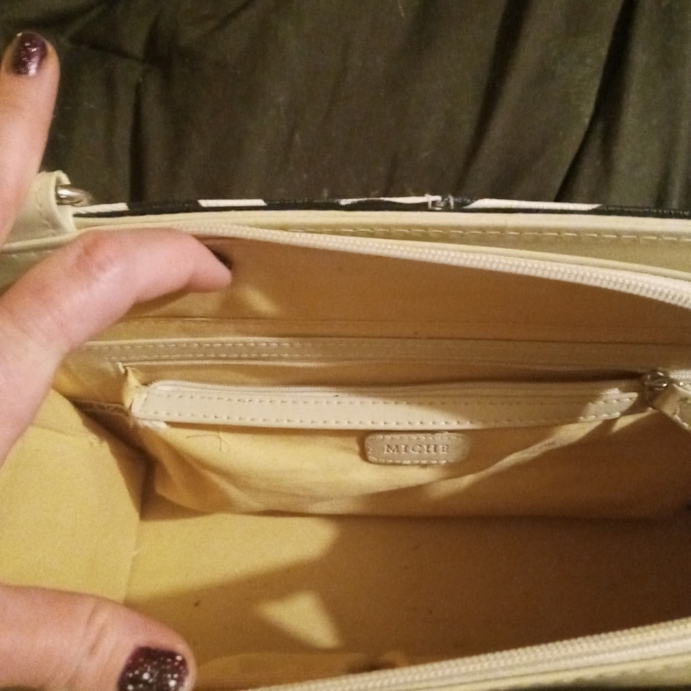 Purse - Picture 2 of 5